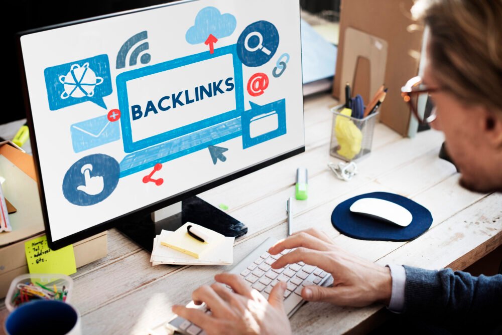 Atgalinės nuorodos 2025 metų SEO: svarba, nauda ir talpinimo galimybės Lietuvoje bei pasaulyje backlink hyperlink networking internet online technology concept scaled e1752582354896